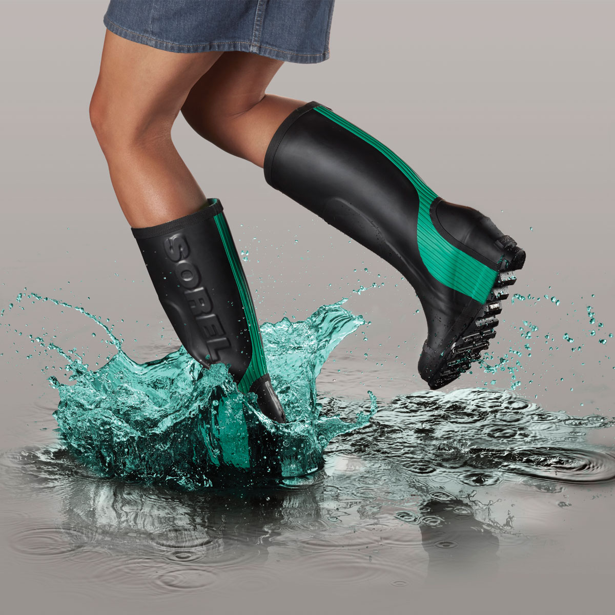 Boot splashing in water - Sorel boot